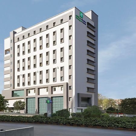 Holiday Inn Express Ahmedabad Prahlad Nagar By Ihg Luaran gambar