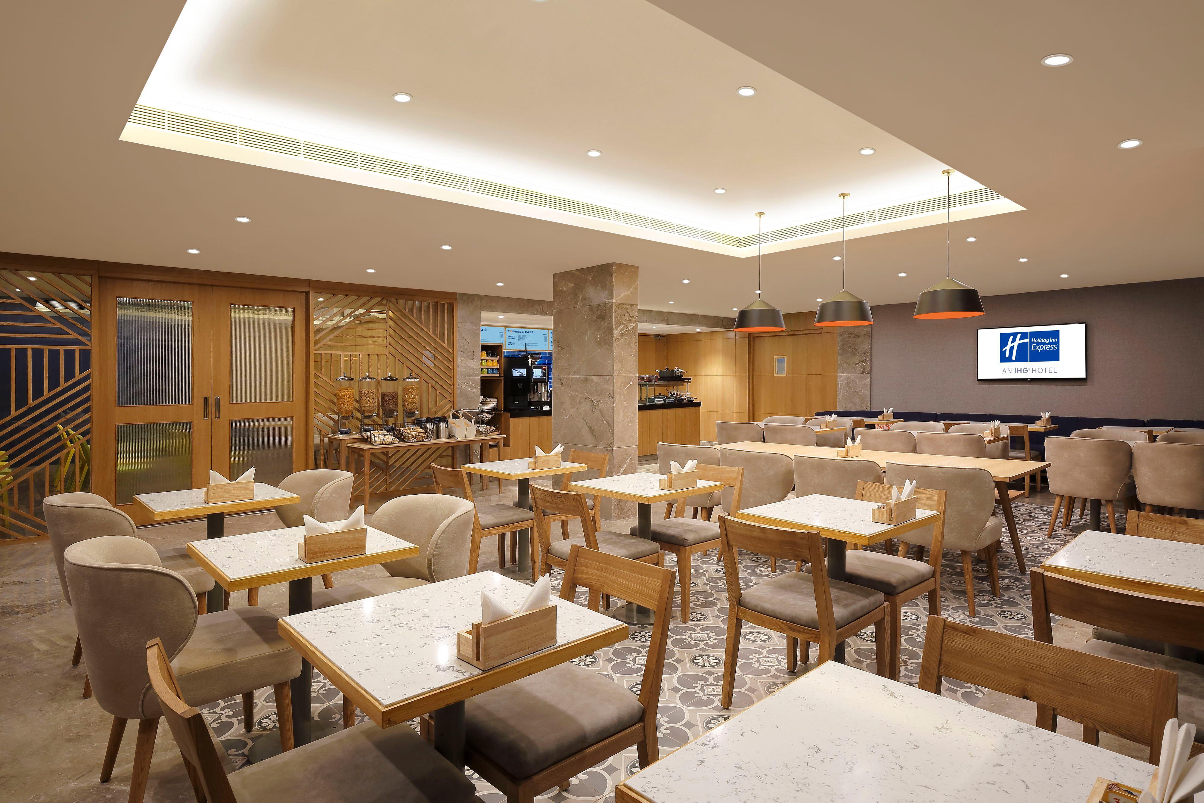 Holiday Inn Express Ahmedabad Prahlad Nagar By Ihg Luaran gambar